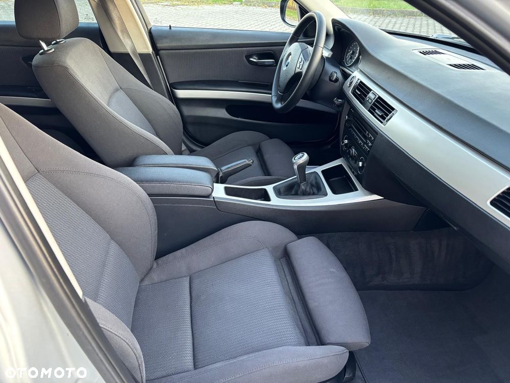 BMW Seria 3 318d DPF Edition Exclusive - 21