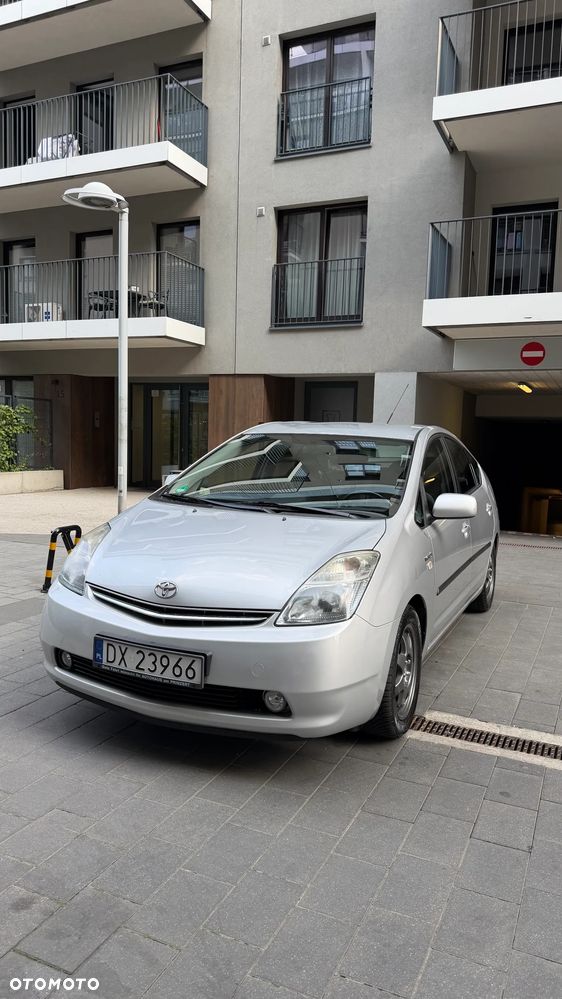 Toyota Prius 1.5 VVT-i Prestige - 1