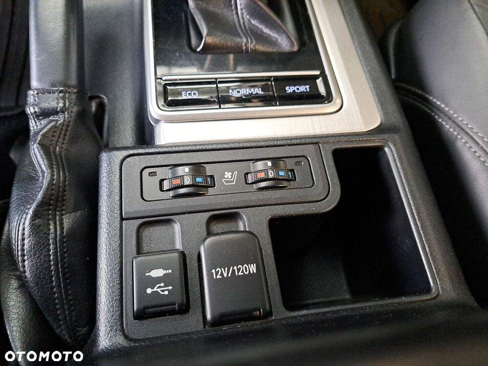 Toyota Land Cruiser LC 2.8 D-4D Invincible - 30