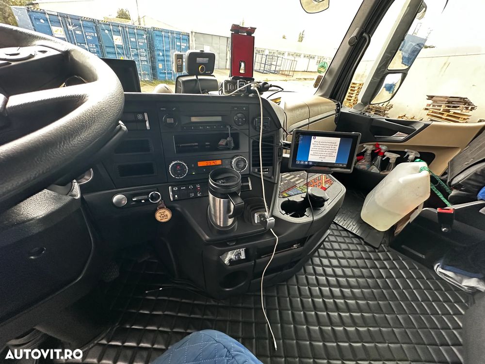Mercedes-Benz ACTROS - 11