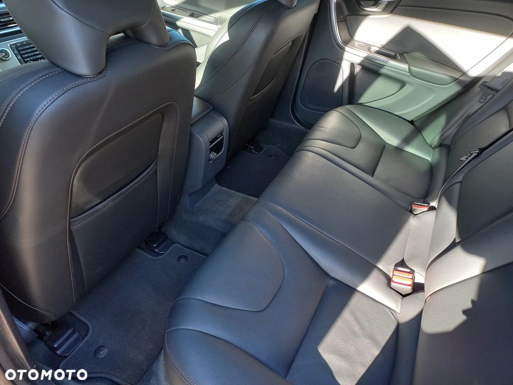 Volvo V60 Cross Country D3 Drive-E Momentum - 23