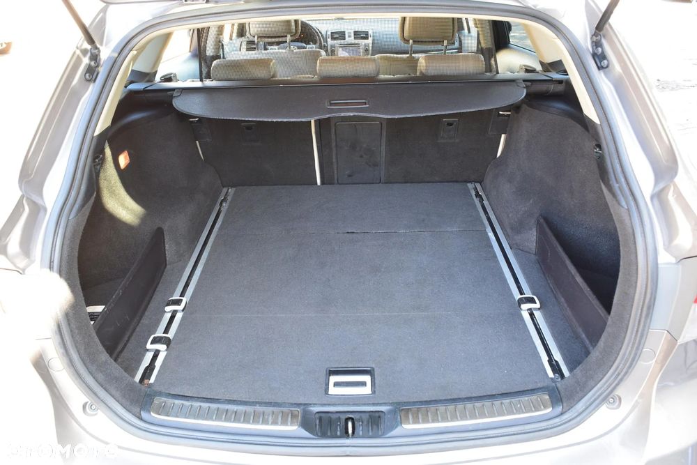 Toyota Avensis 2.2 D-CAT Premium - 35