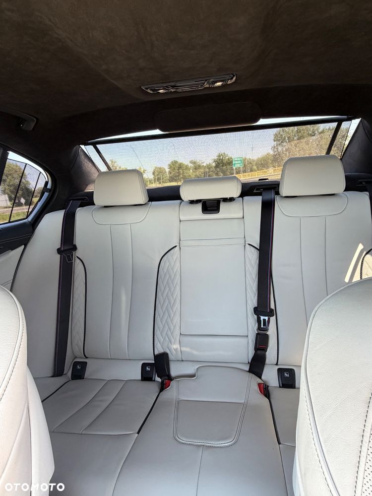 BMW Seria 5 M550i xDrive - 15