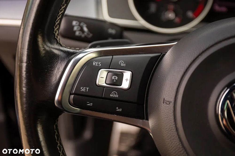 Volkswagen Passat Variant 2.0 TDI SCR DSG Highline - 29