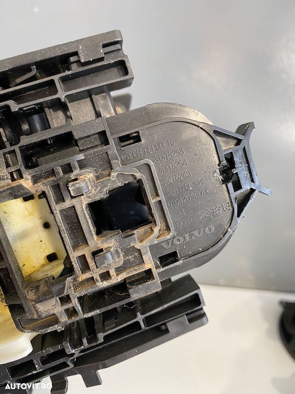 Suport broasca incuietoare usa dreapta fata Volvo XC60 2018+ 31378253 31378254  31416245 - 2