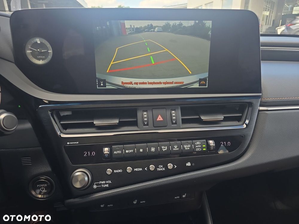 Lexus ES 300h Business Edition - 25
