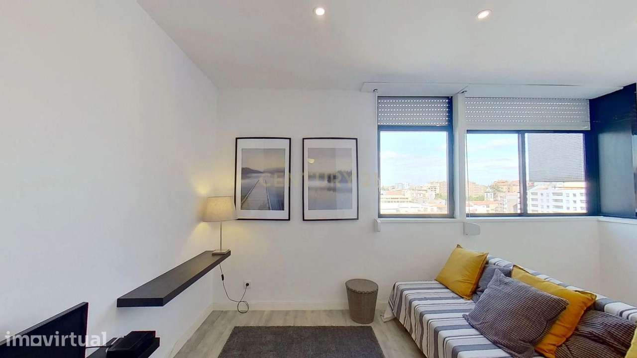 T1 para arrendamento, remodelado, mobilado e equipado, centro do Porto - Grande imagem: 4/17