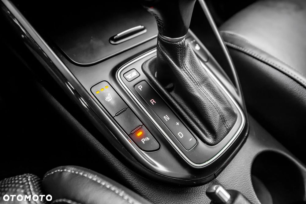 Kia Carens 1.7 CRDi Business Line 7os 7DCT - 39