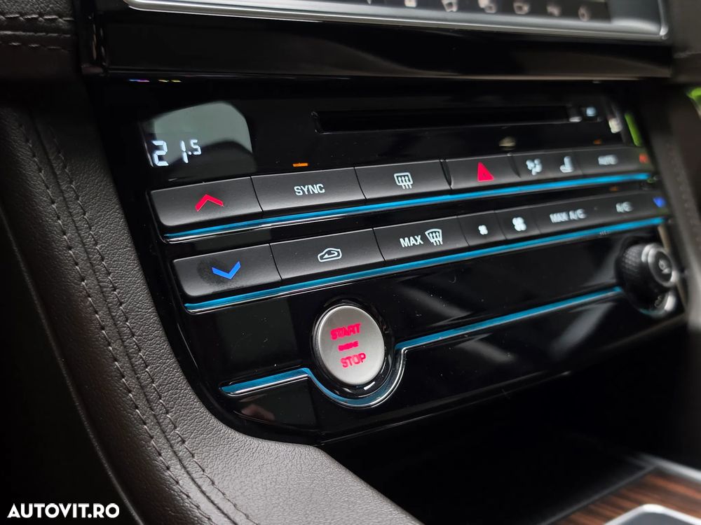 Jaguar F-Pace 20d AWD Portfolio - 22