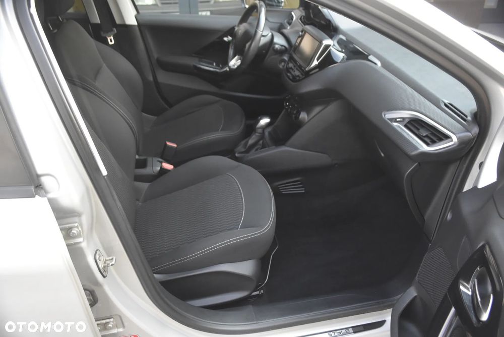 Peugeot 208 - 7