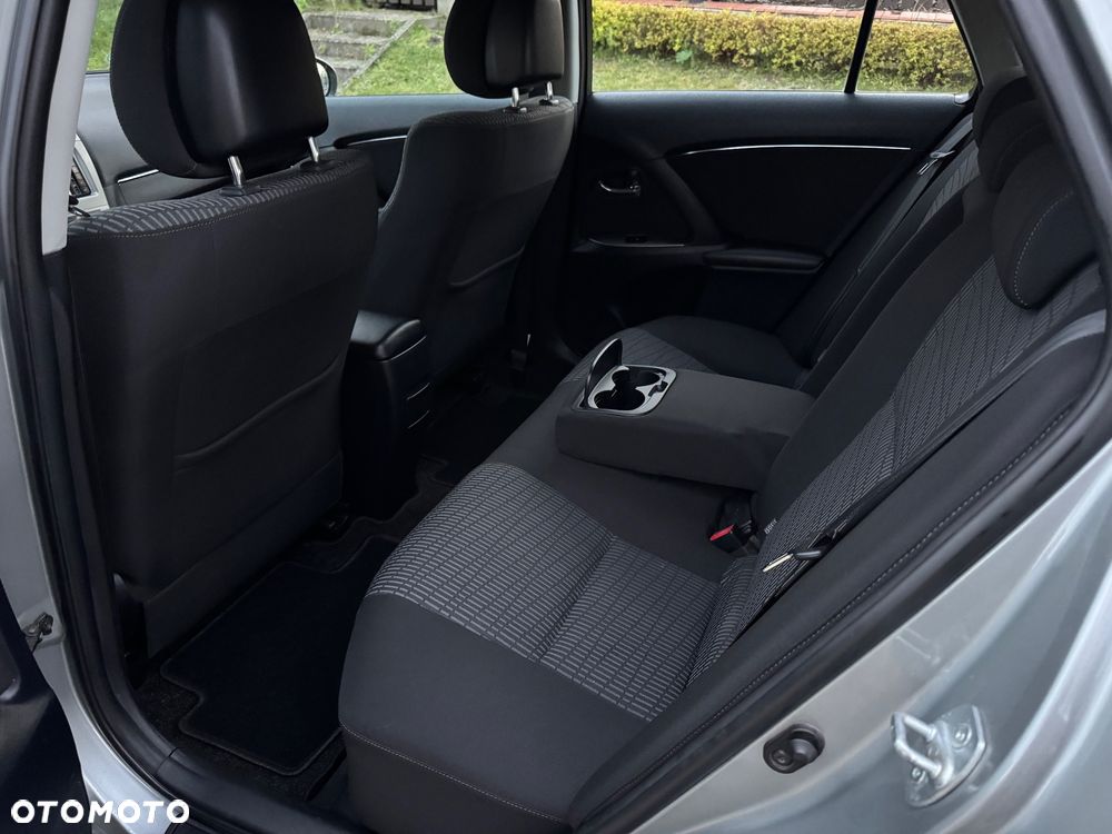 Toyota Avensis 2.0 D-4D Sol Premium - 6