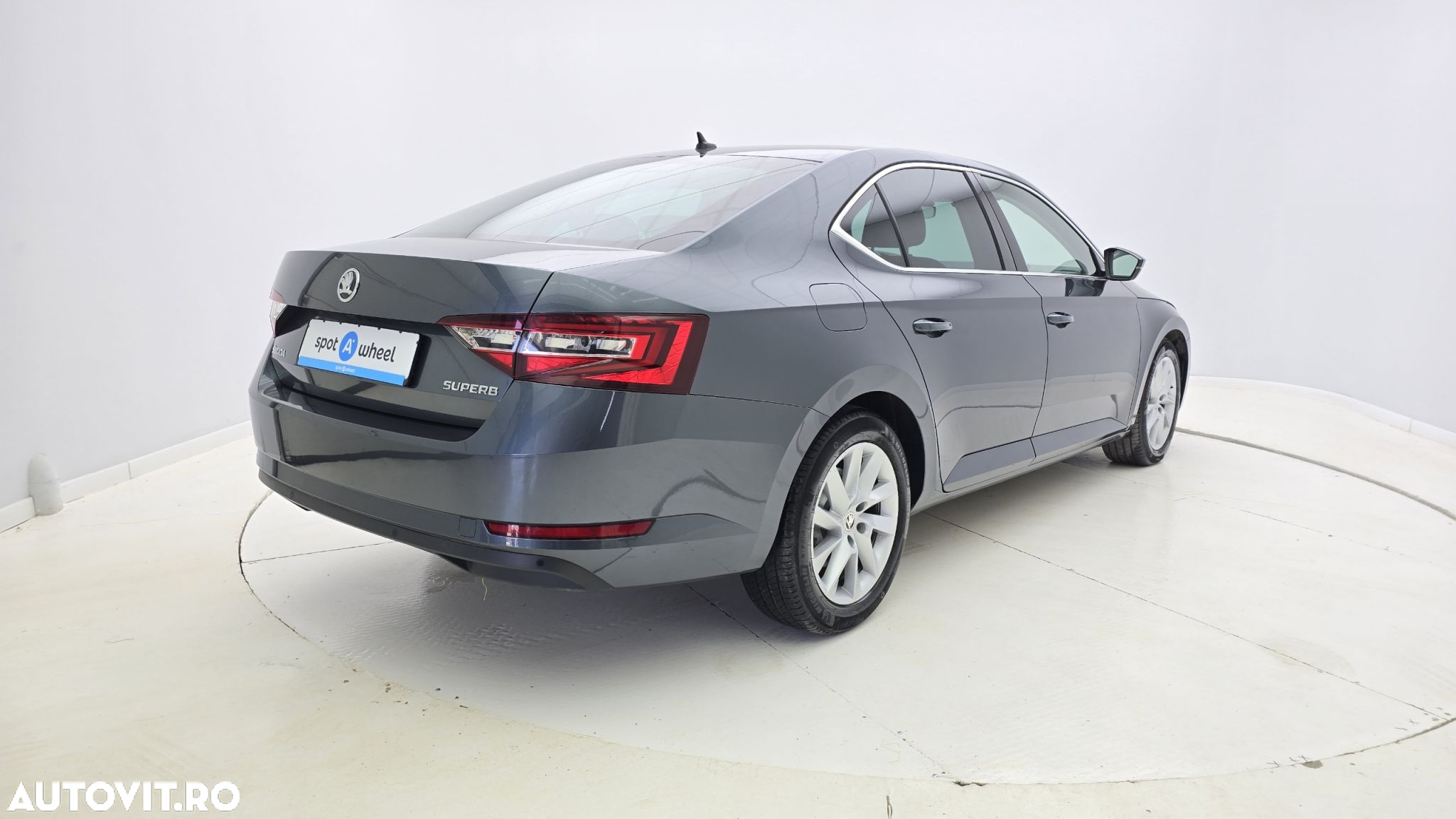 Skoda Superb 2.0 TDI DSG Ambition - 6
