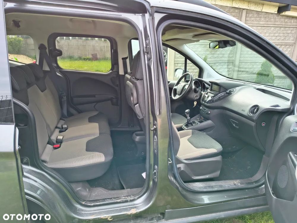 Ford Tourneo Courier - 18