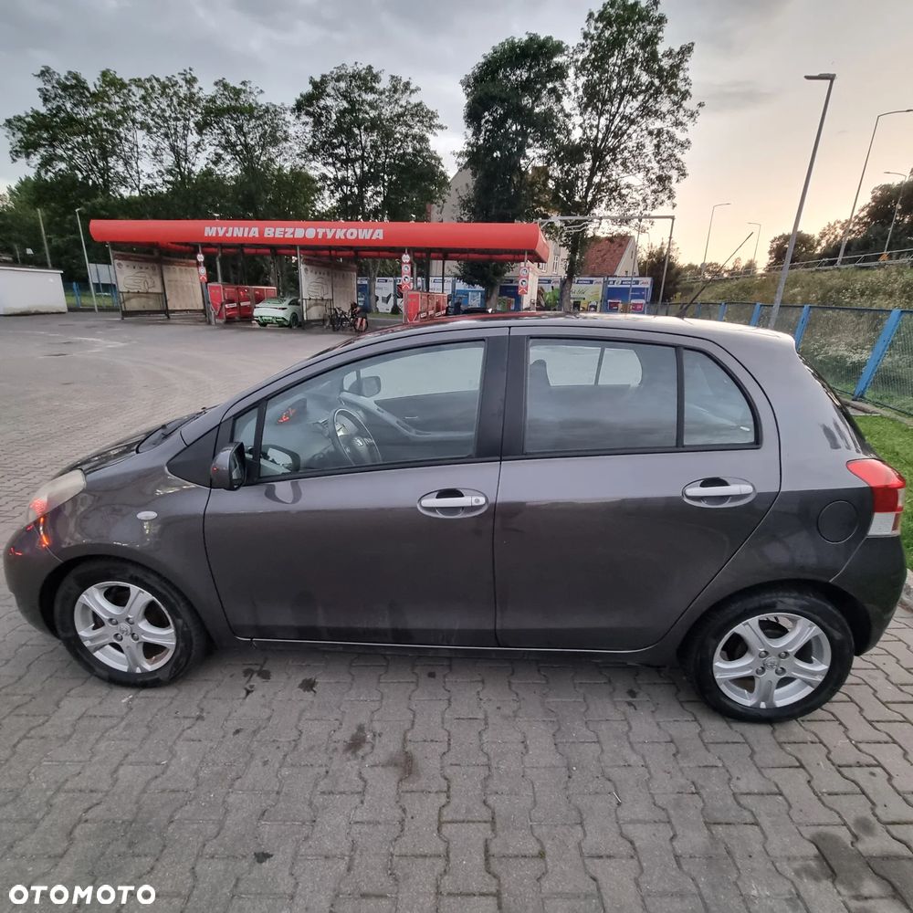 Toyota Yaris - 4
