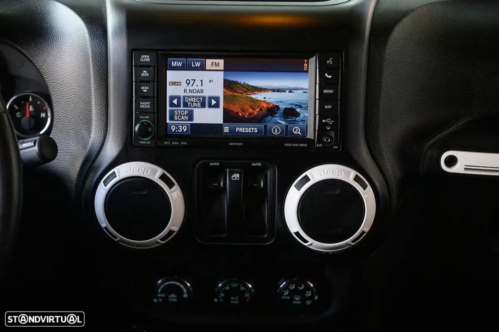 Jeep Wrangler 2.8 CRD Auto Sport - 44