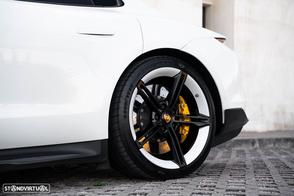 Porsche Taycan Turbo S - 19
