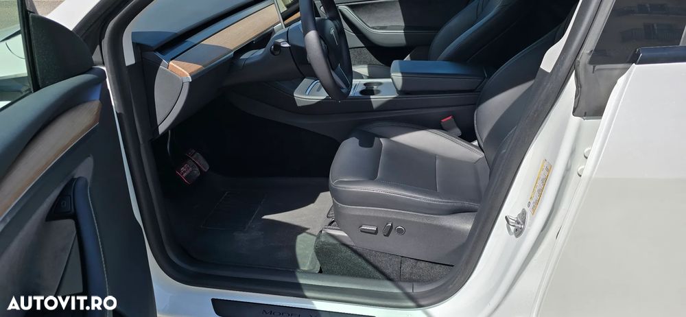 Tesla Model Y - 9