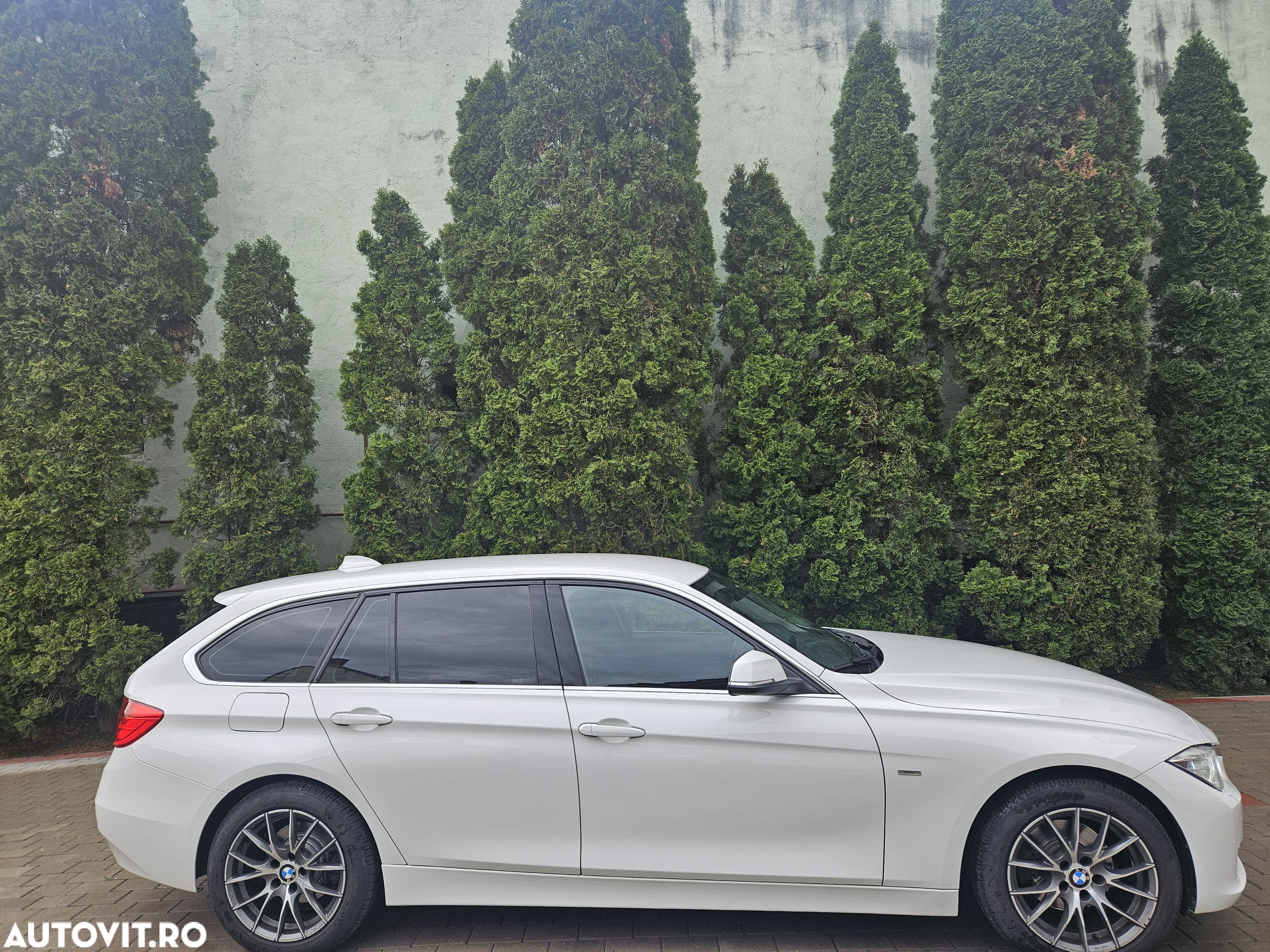 BMW Seria 3 320d xDrive DPF Touring Aut. - 4