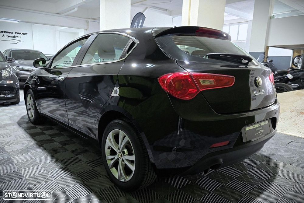 Alfa Romeo Giulietta 1.6 JTDM Distinctive - 6