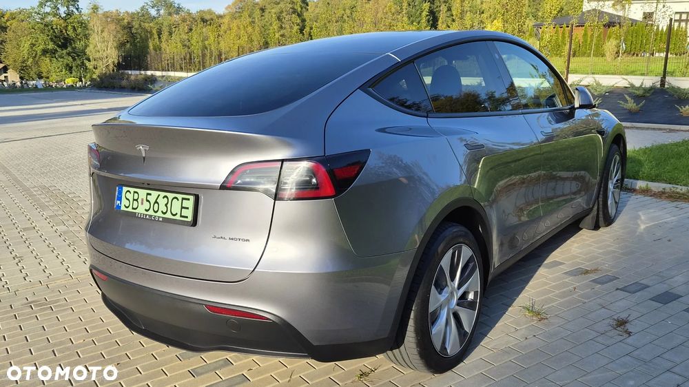 Tesla Model Y Long Range AWD - 6