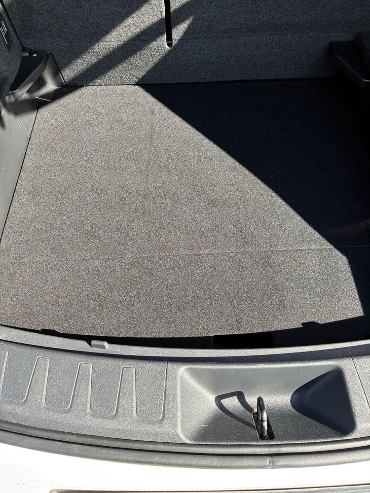 Lexus UX 250h F Sport 2WD - 38