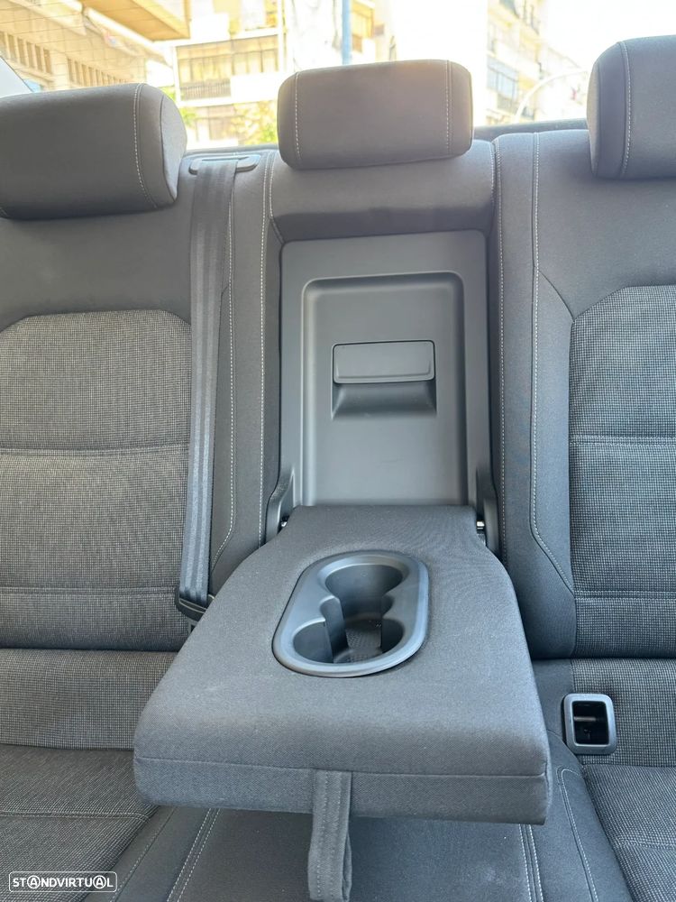 VW Passat 2.0 TDI Confortline - 27