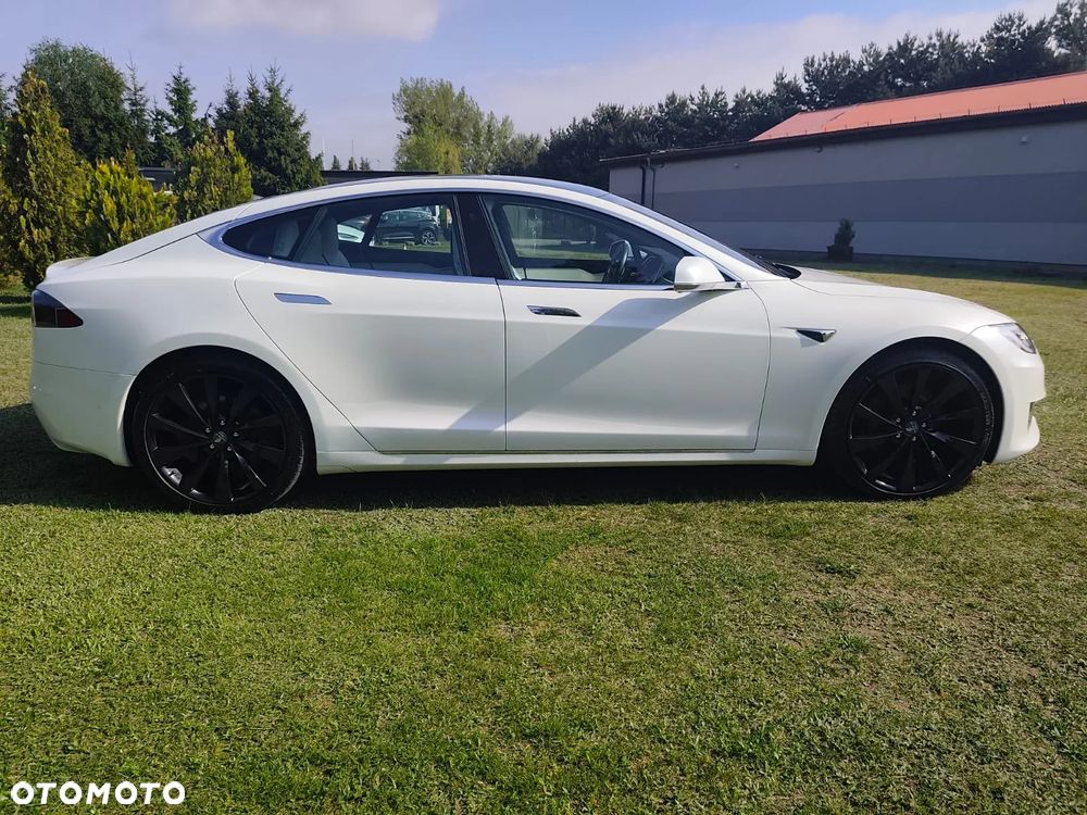 Tesla Model S - 7