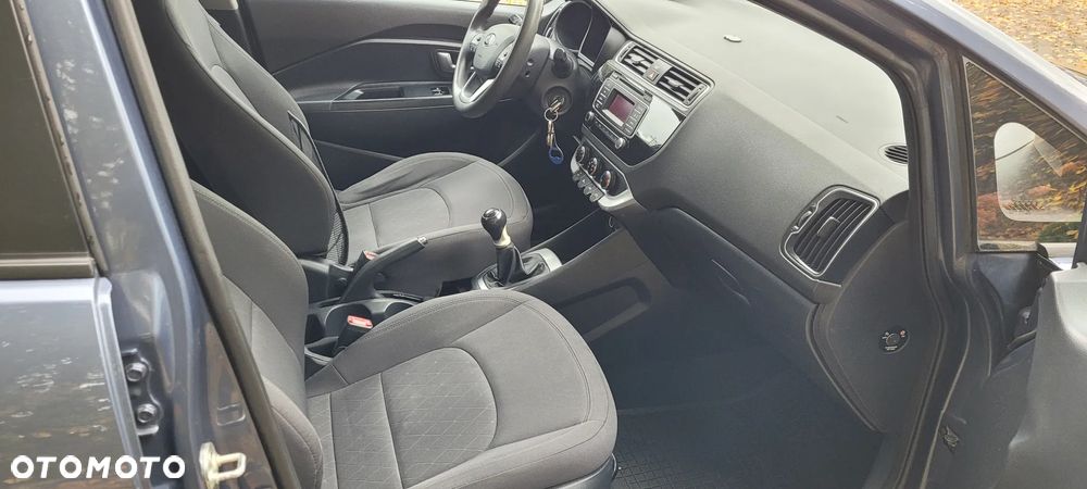 Kia Rio - 10