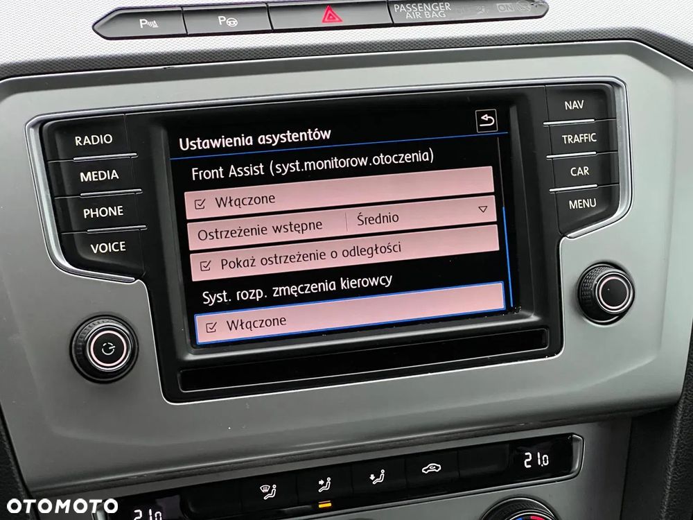 Volkswagen Passat 1.6 TDI SCR DSG - 29