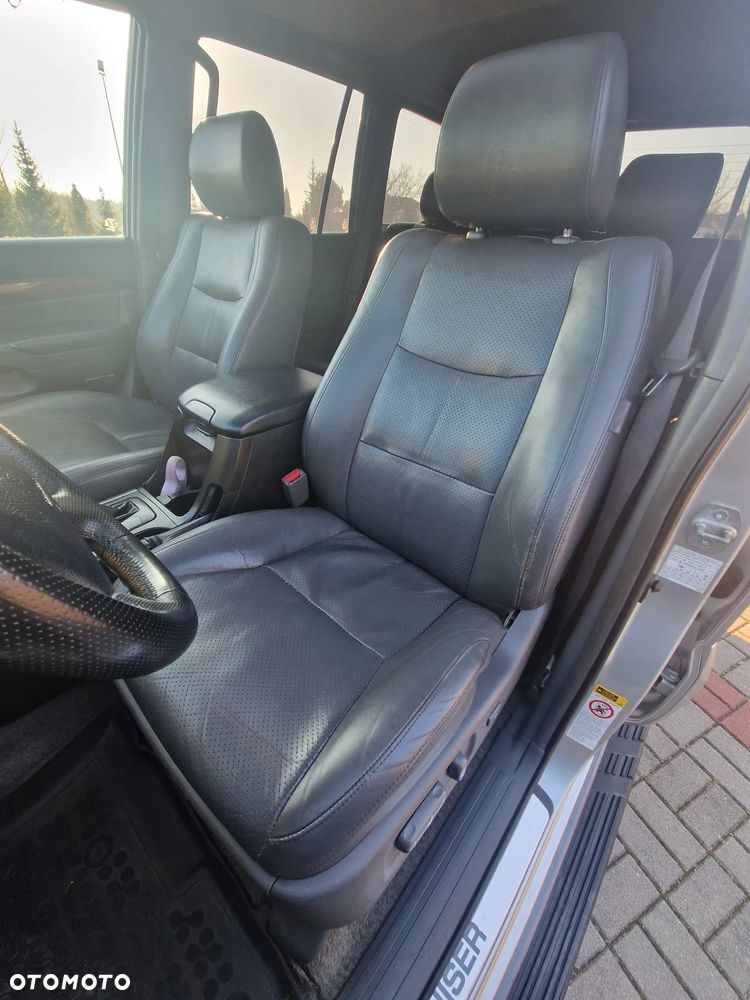 Toyota Land Cruiser - 32