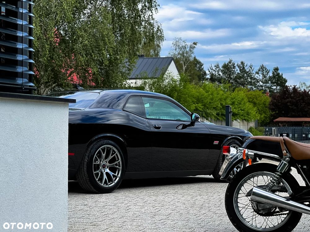Dodge Challenger - 9