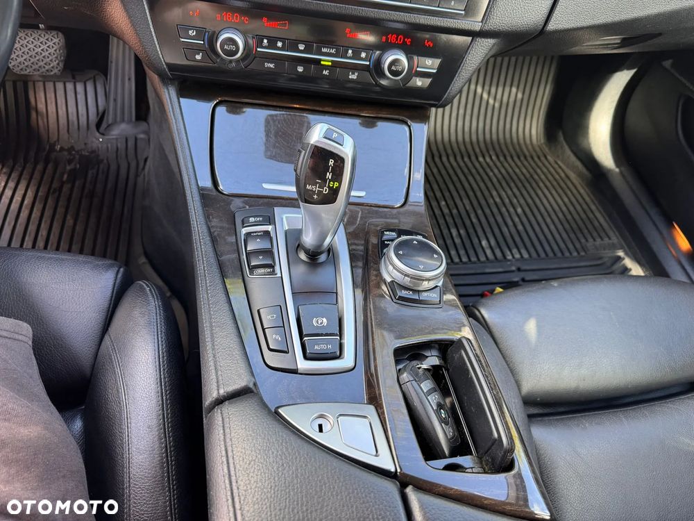 BMW Seria 5 525d xDrive Luxury Line - 18