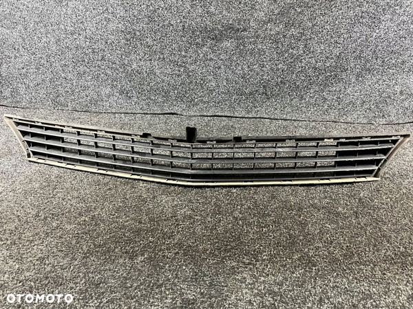 mercedes w245 b-klasa kratka w zderzak środkowa atrapa A1698850123