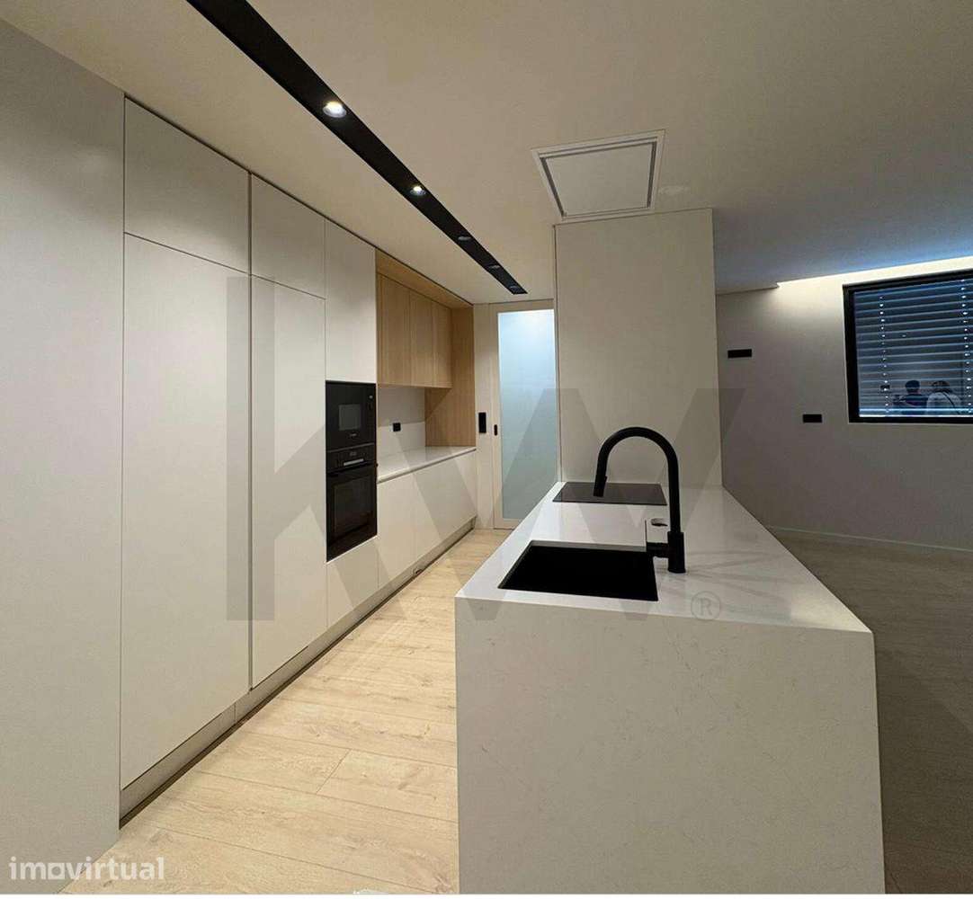 Apartamento T3 com quatro frentes | Piso Exclusivo | Box duas viaturas - Grande imagem: 2/9