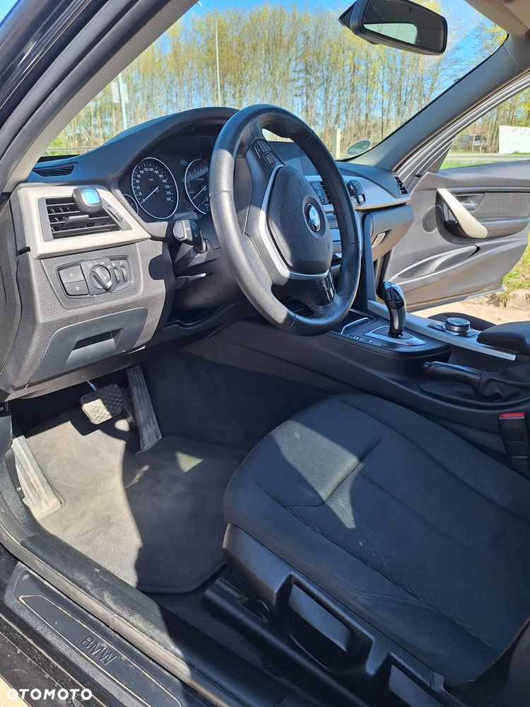 BMW Seria 3 318i - 8