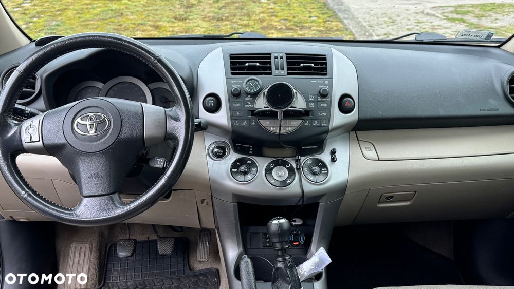 Toyota RAV4 - 10