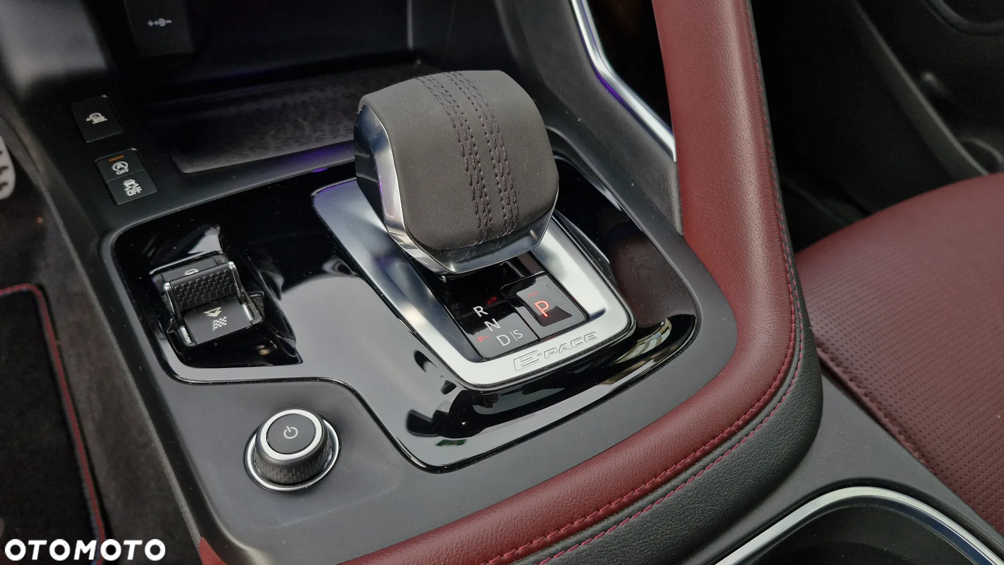 Jaguar E-Pace P250 AWD R-Dynamic Black - 14