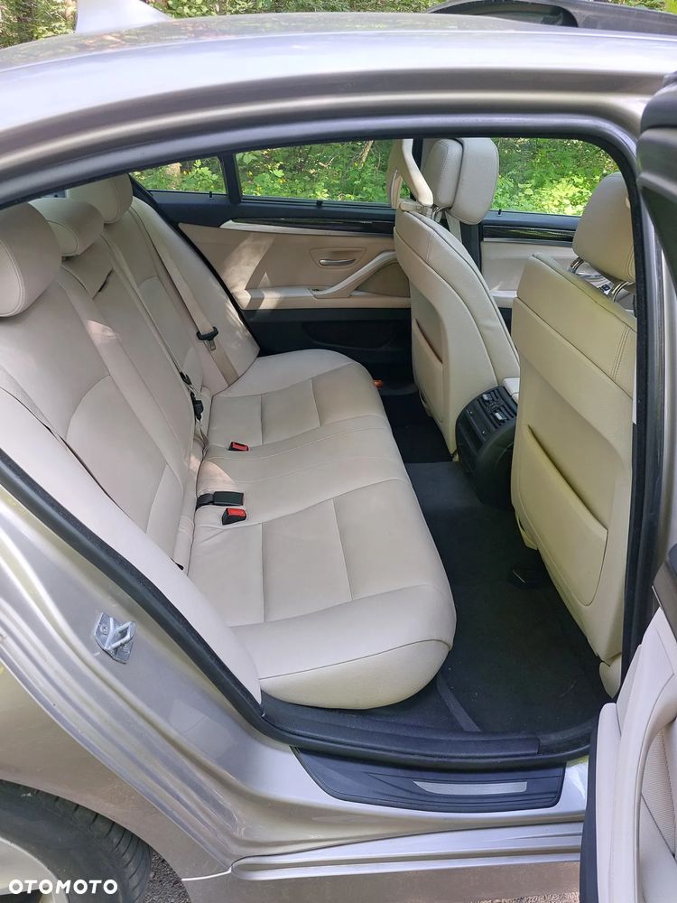 BMW Seria 5 528i xDrive - 9
