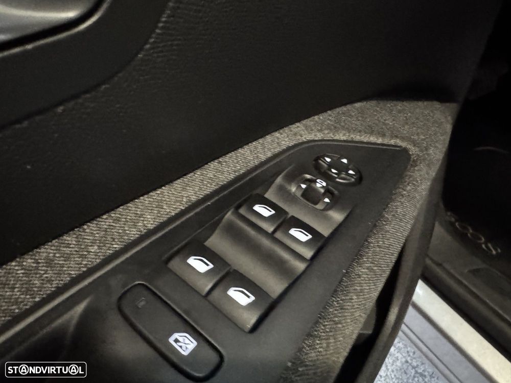 Peugeot 5008 1.5 BlueHDi Allure Pack EAT8 - 25