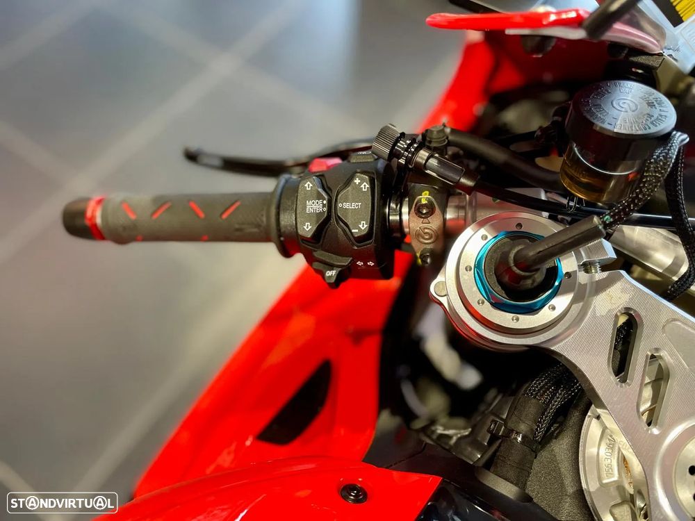 Ducati Panigale V4 BAUTISTA 2022 World Champion Replica - 8