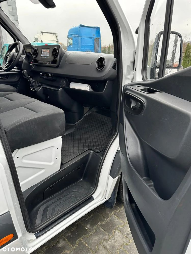 Mercedes-Benz Sprinter - 11