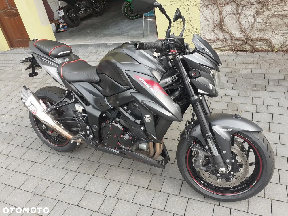 Suzuki GSX - 23