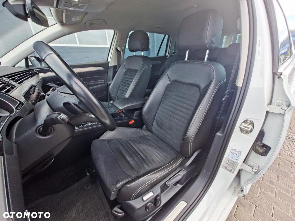Volkswagen Passat - 12