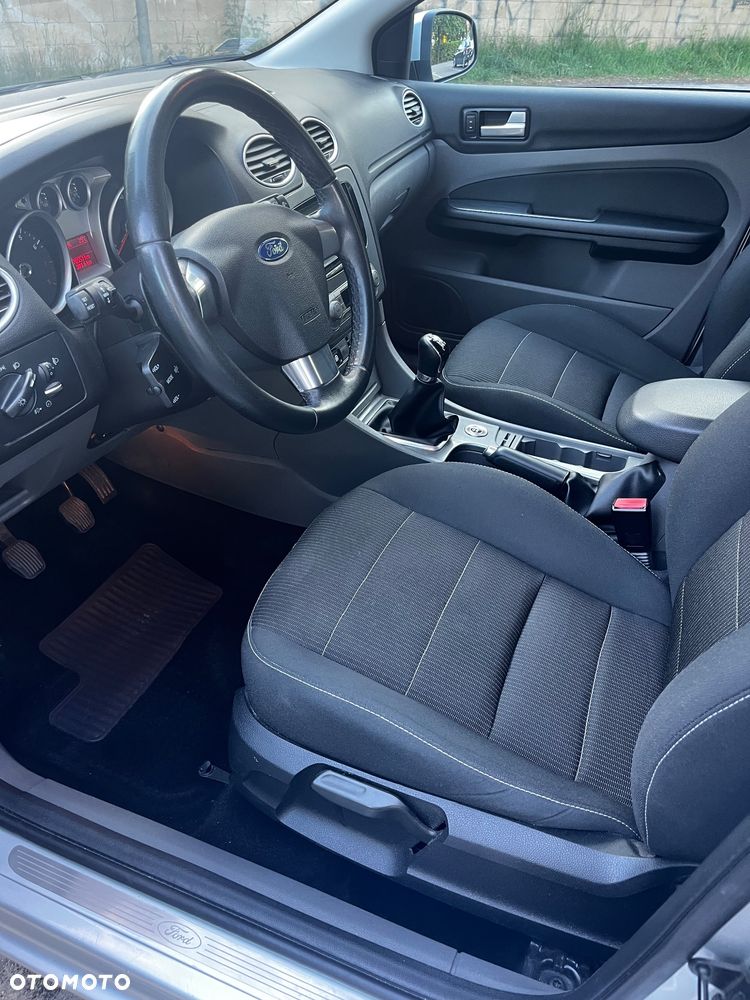 Ford Focus 1.6 16V Ambiente - 18