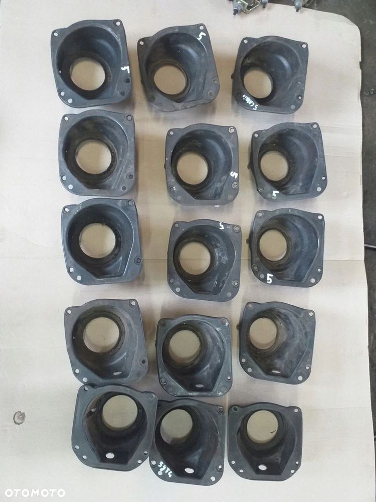 TOYOTA CELICA V 5 RAMKA WLEWU PALIWA PLASTIK - 1