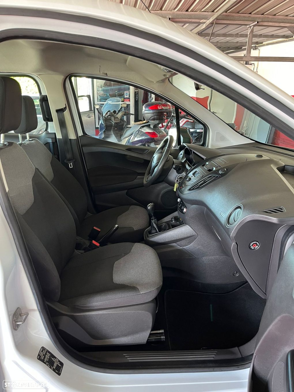 Ford Tourneo Courier 1.5 TDCi Ambiente - 18