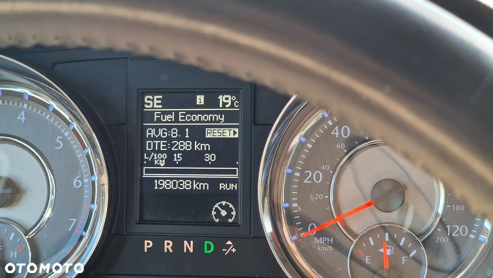 Chrysler Town & Country - 14