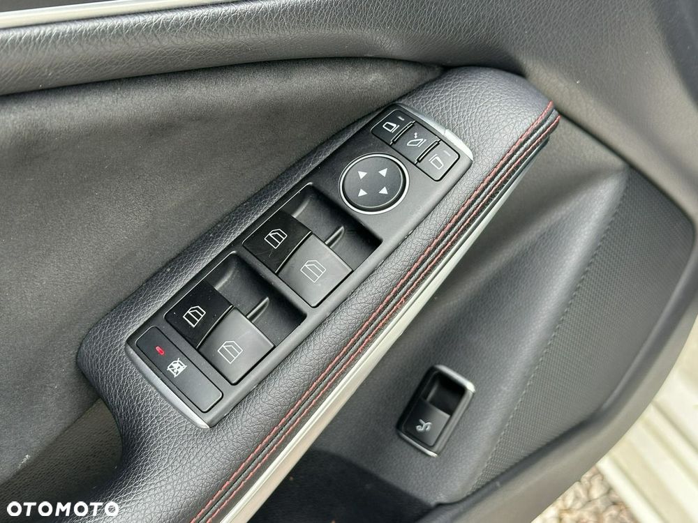 Mercedes-Benz CLA 250 4Matic 7G-DCT AMG Line - 16