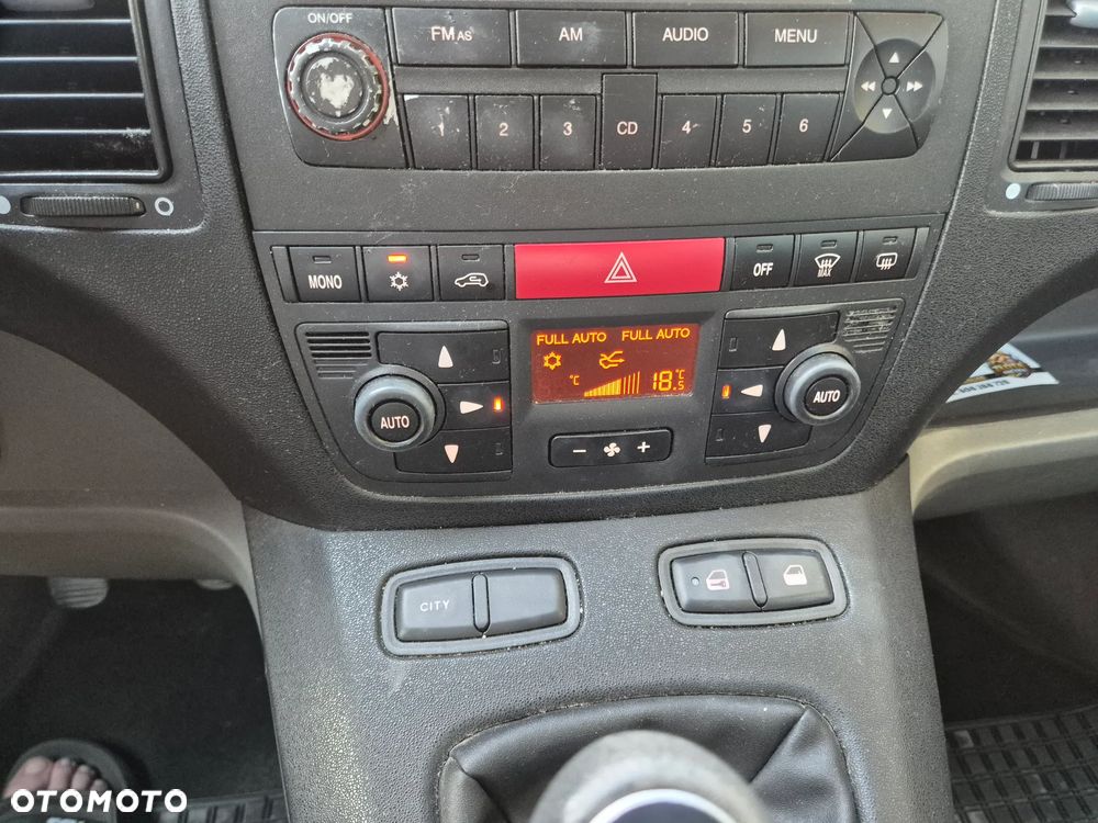 Fiat Idea 1.4 16V Actual - 18