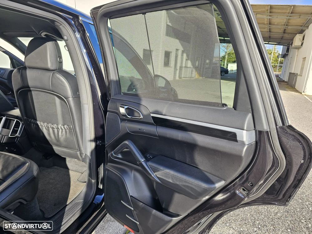 Porsche Cayenne Platinum Edition - 13